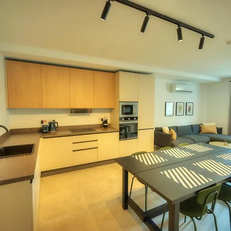 Apartment Stylish, Spacious 3 Bedrooms, 2 Bathrooms Kbas1-2 *