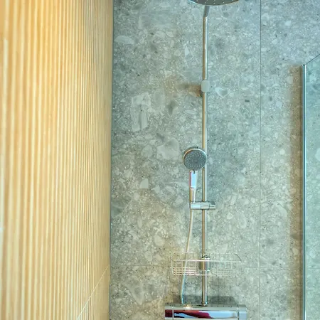 Stylish, Spacious 3 Bedrooms, 2 Bathrooms Kbas1-2 Apartman *