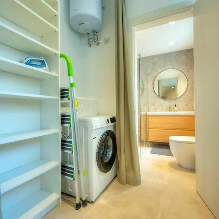 Apartment Stylish, Spacious 3 Bedrooms, 2 Bathrooms Kbas1-2 *