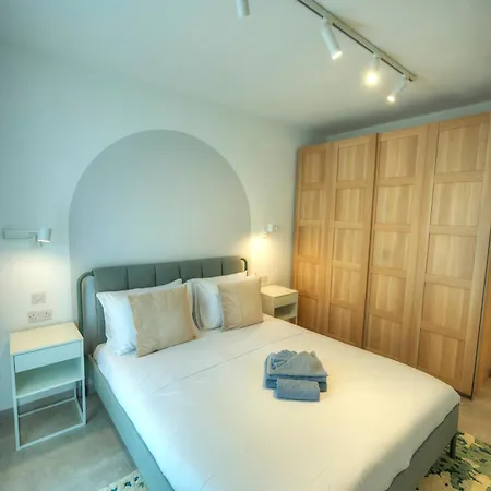 Stylish, Spacious 3 Bedrooms, 2 Bathrooms Kbas1-2 *