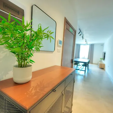 Stylish, Spacious 3 Bedrooms, 2 Bathrooms Kbas1-2 Apartman *