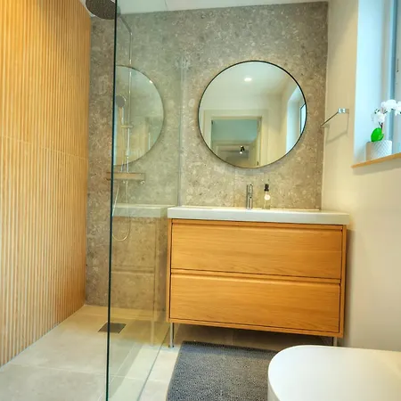 Stylish, Spacious 3 Bedrooms, 2 Bathrooms Kbas1-2 Apartman